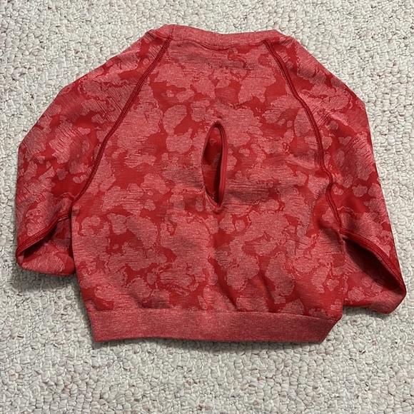 red adapt camo seamless crop top - Picture 2 of 2